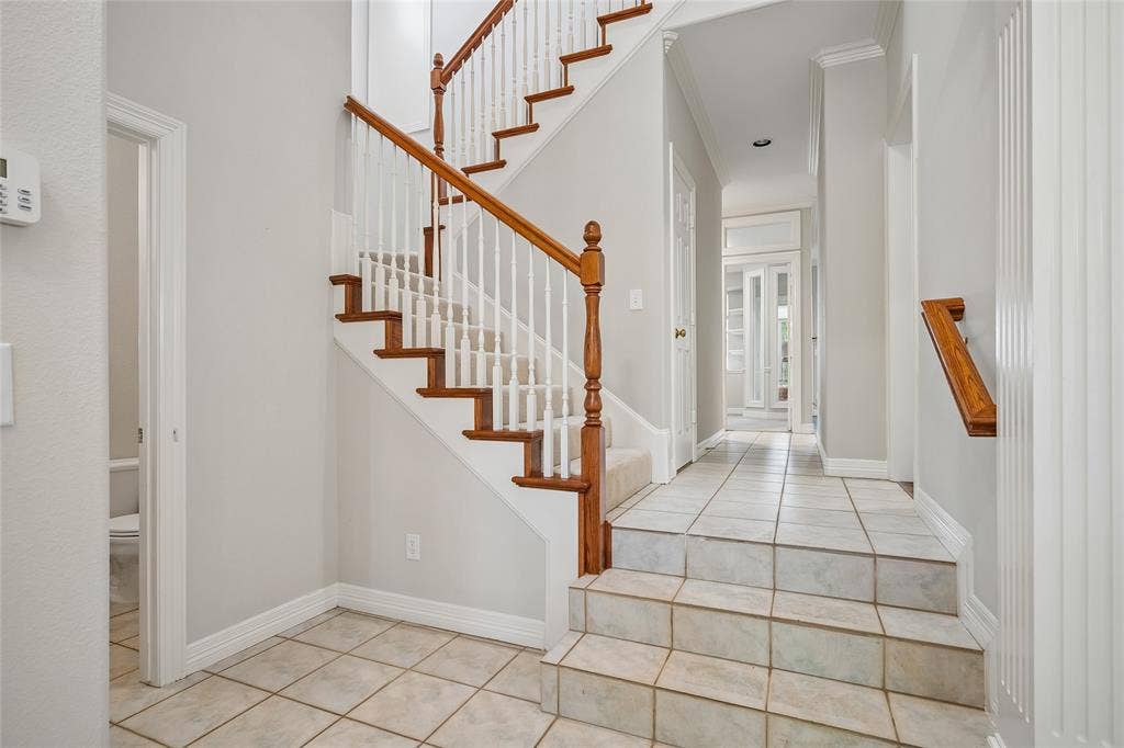 6722 Clear Springs Circle, Garland, TX 75044 Entry