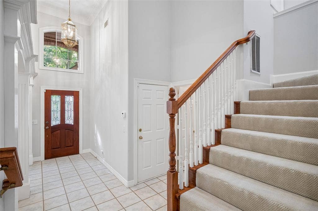 6722 Clear Springs Circle, Garland, TX 75044 Stairs off of entry way