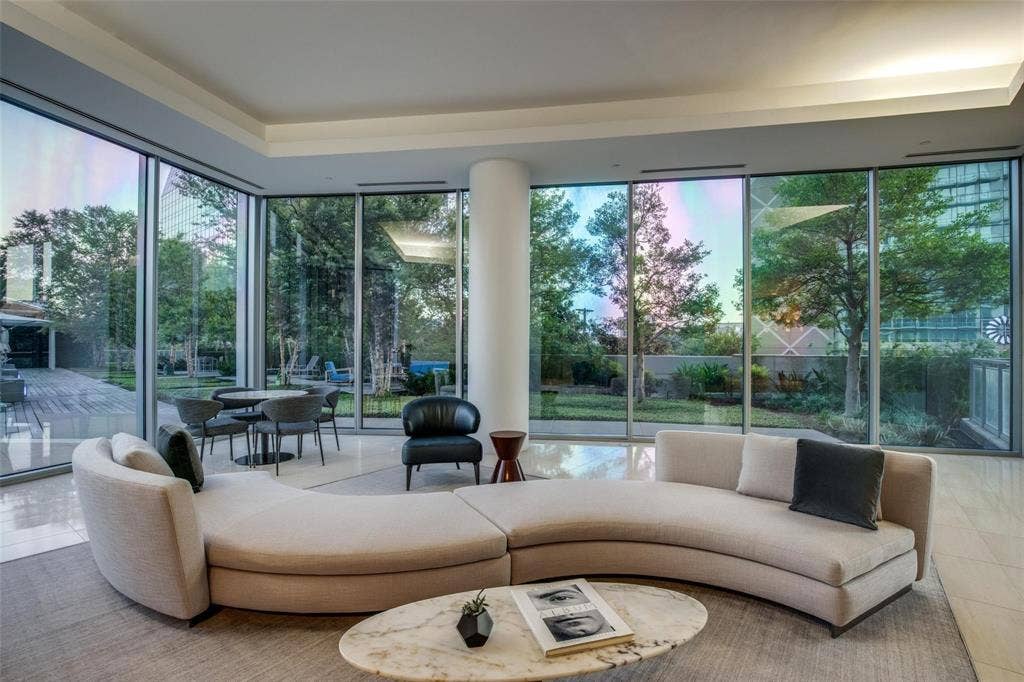 2900 Mckinnon Street, #2404, Dallas, TX 75201