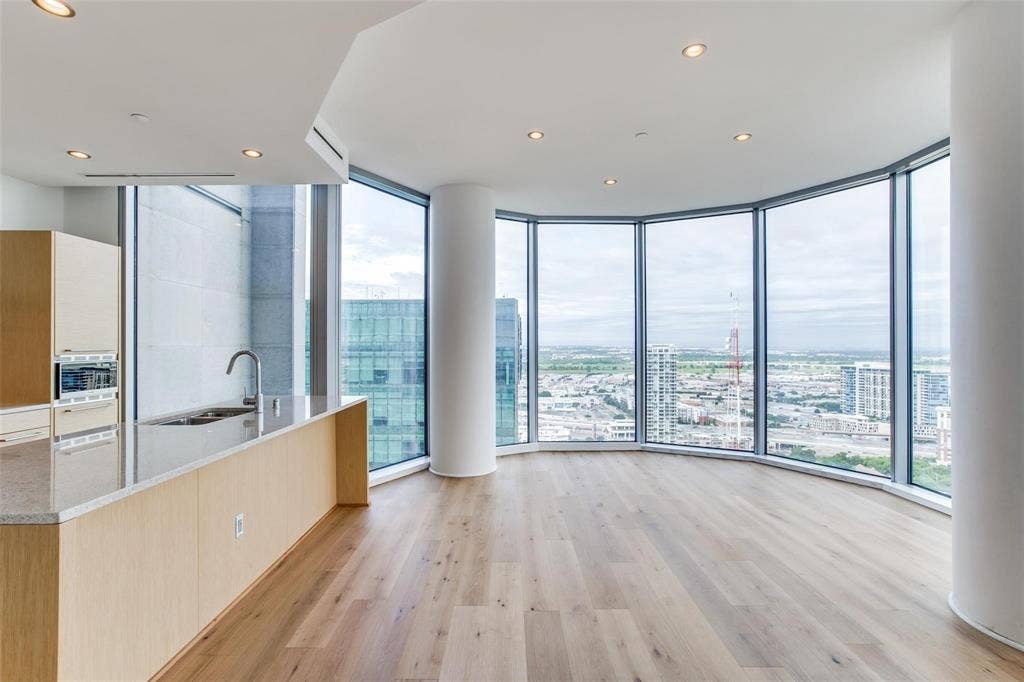 2900 Mckinnon Street, #2404, Dallas, TX 75201