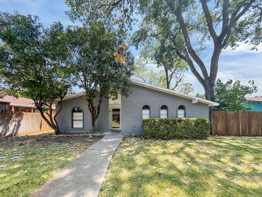 Property photo for 6210 Glenmoor Drive, Garland, TX