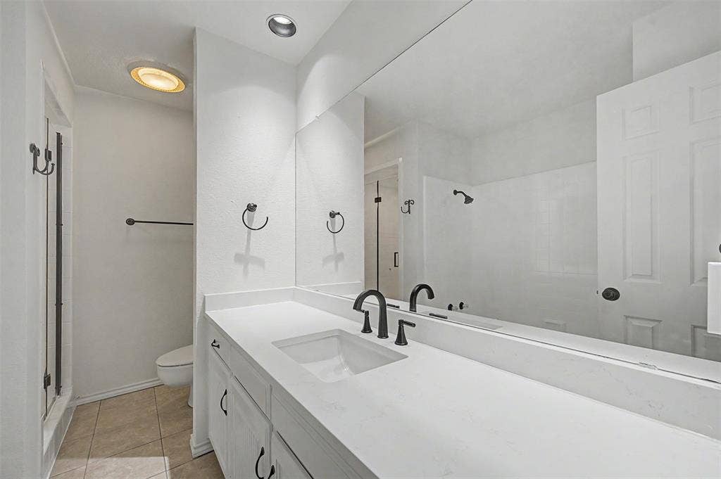 68 Legend Road, Benbrook, TX 76132 68 Legend Road, Benbrook, TX 76132
