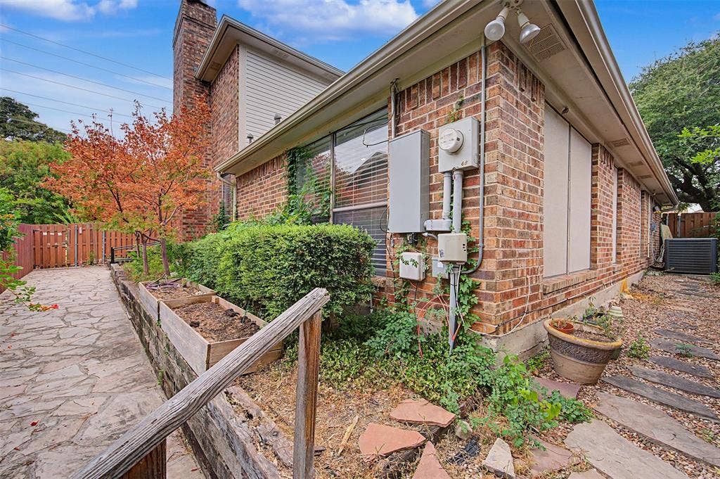 68 Legend Road, Benbrook, TX 76132 68 Legend Road, Benbrook, TX 76132
