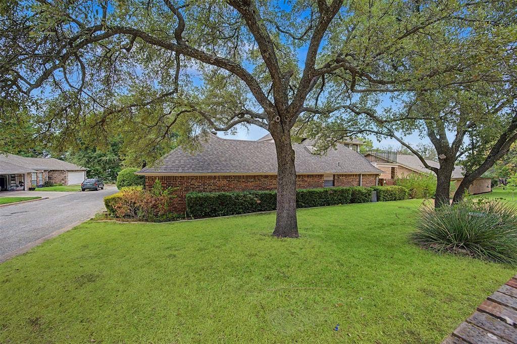 68 Legend Road, Benbrook, TX 76132 68 Legend Road, Benbrook, TX 76132