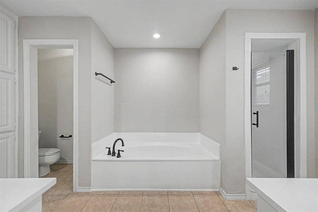 68 Legend Road, Benbrook, TX 76132 68 Legend Road, Benbrook, TX 76132