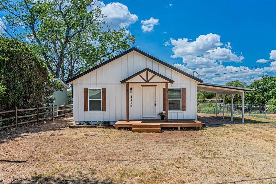 Property photo for 2308 Long Creek Court, Granbury, TX