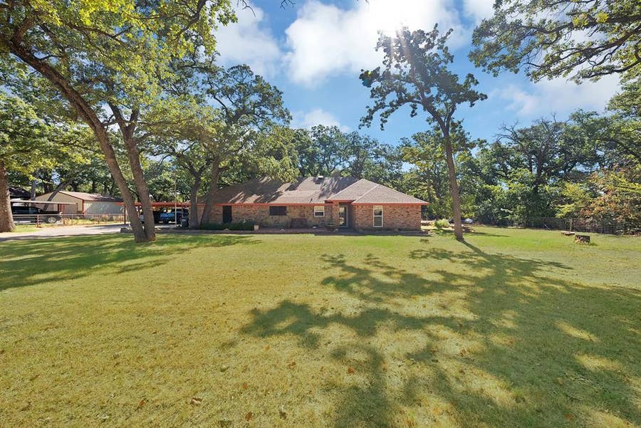 Property photo for 725 Greenwood Cut Off Road, Weatherford, TX
