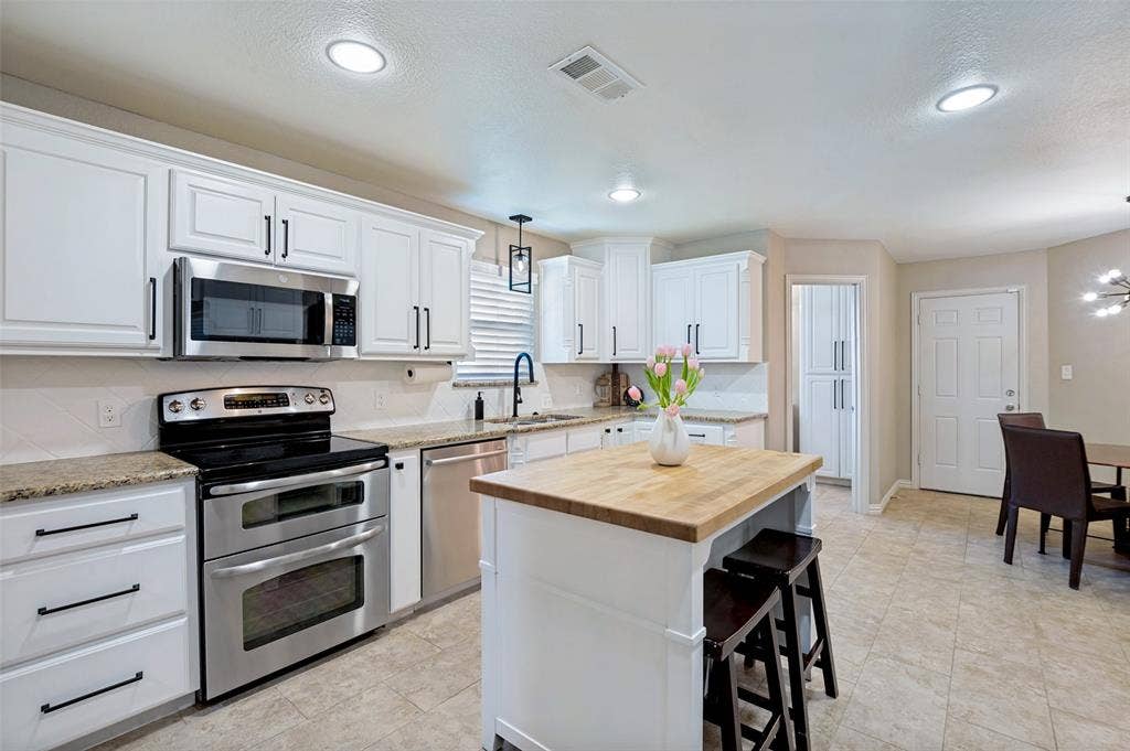 2420 Windsor Place, Plano, TX 75075 2420 Windsor Place, Plano, TX 75075