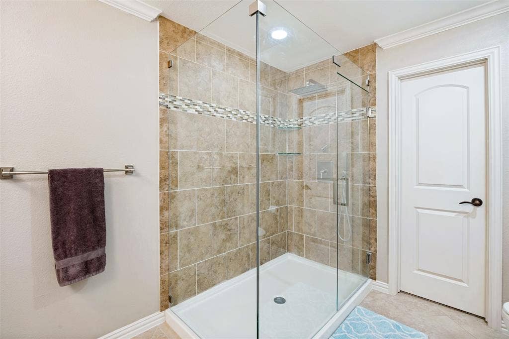 2420 Windsor Place, Plano, TX 75075 Primary Bathroom