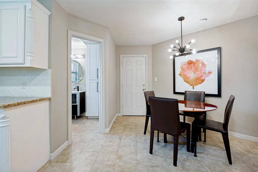 2420 Windsor Place, Plano, TX 75075 Breakfast area