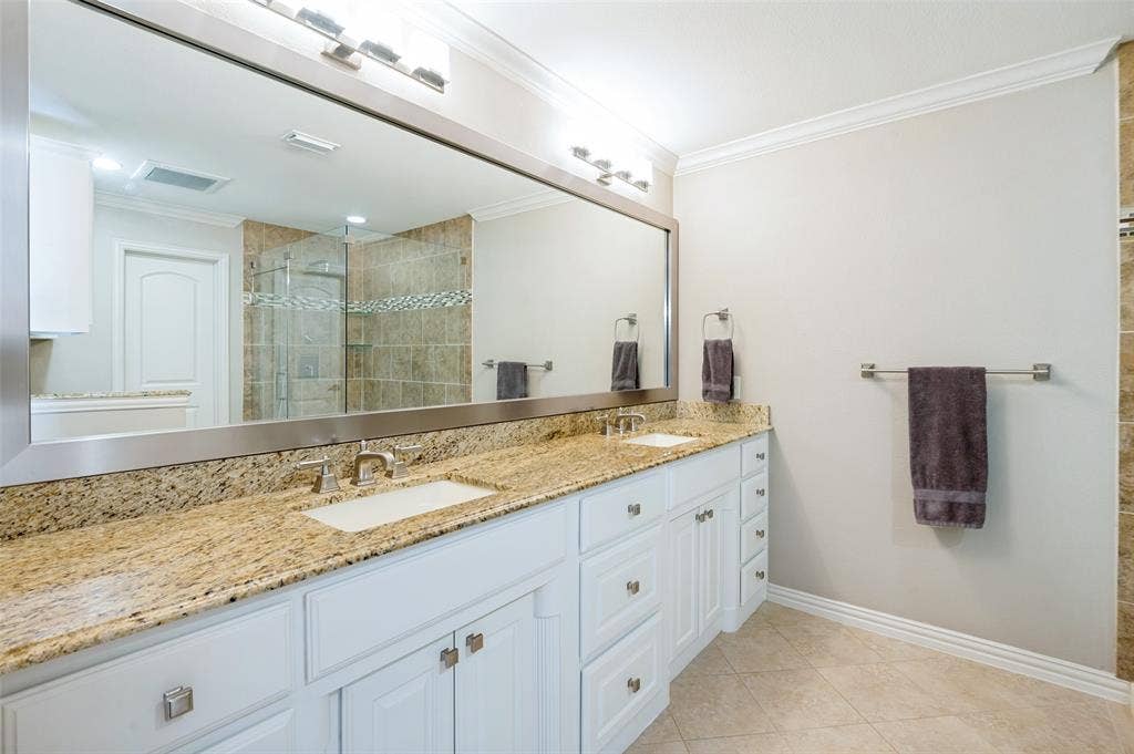 2420 Windsor Place, Plano, TX 75075 Primary Bathroom