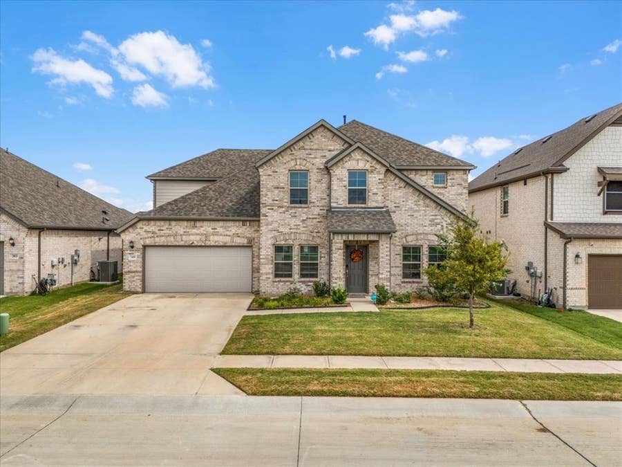 Property photo for 305 Laurel Drive, Justin, TX