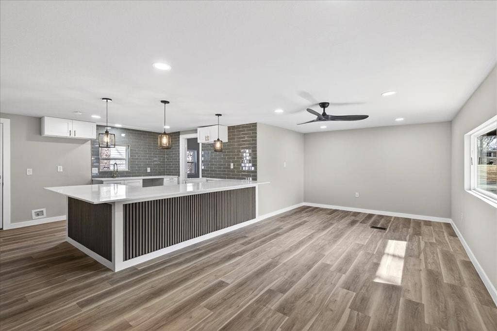 107 Lakewood Drive, Mabank, TX 75156 Open concept living room and kitchen