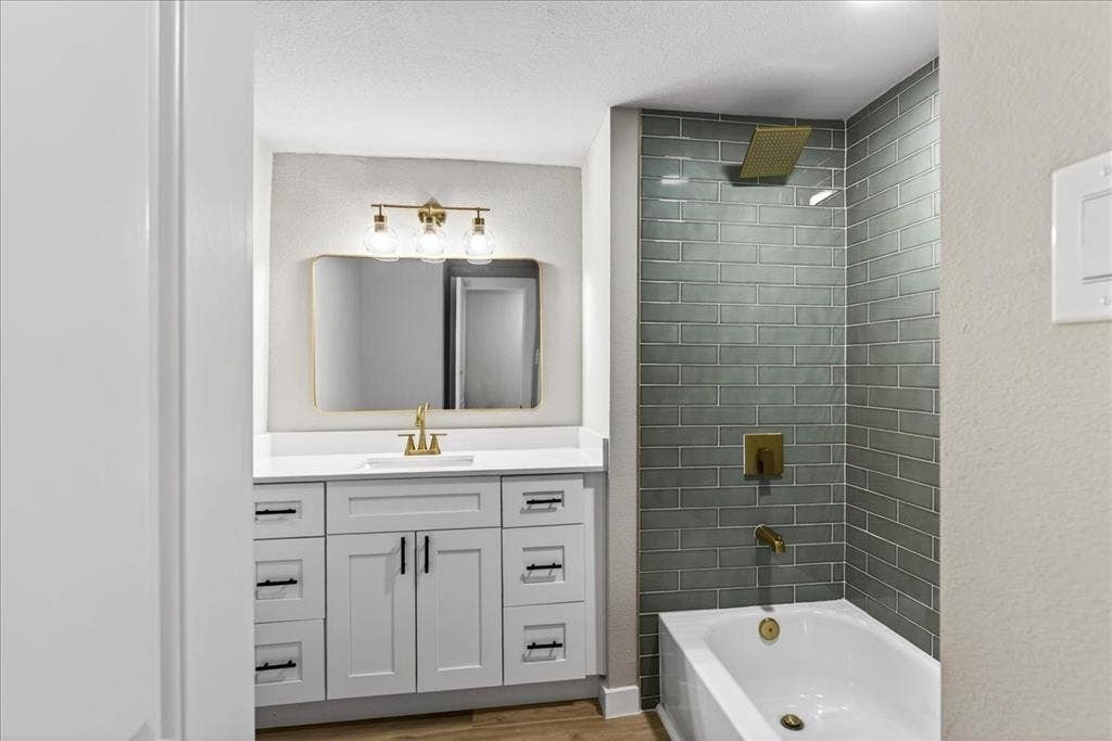 107 Lakewood Drive, Mabank, TX 75156 Bathroom #1