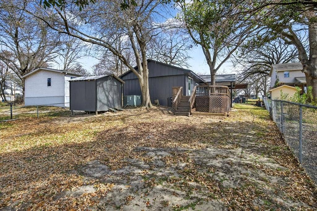107 Lakewood Drive, Mabank, TX 75156 Water side- side yard