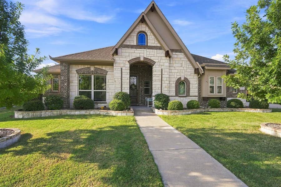 Property photo for 518 Stillwater Drive, Waxahachie, TX