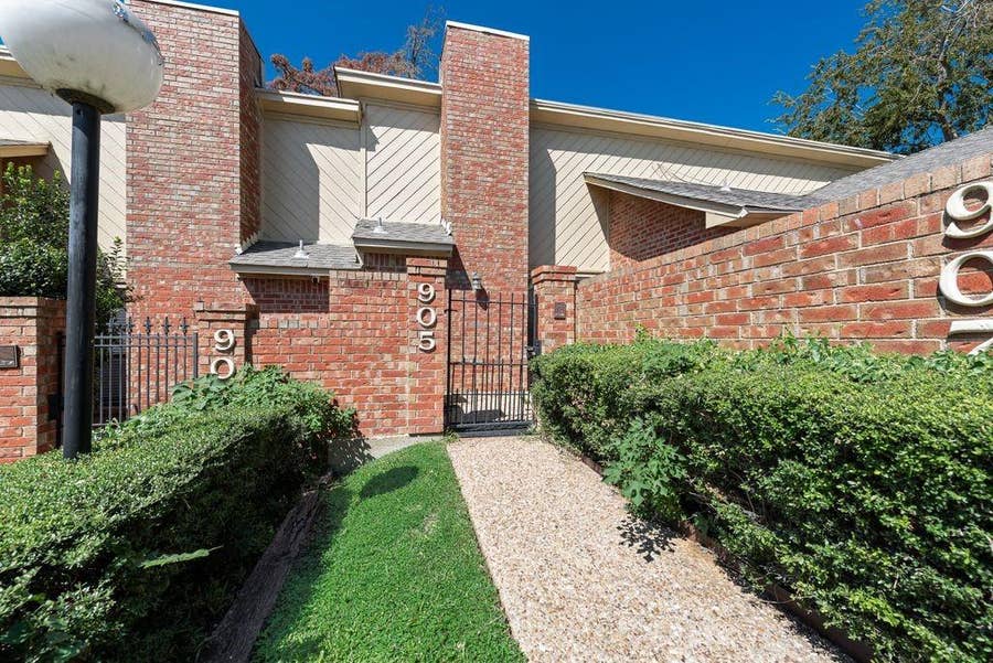 Property photo for 905 Cedarland Boulevard, Arlington, TX