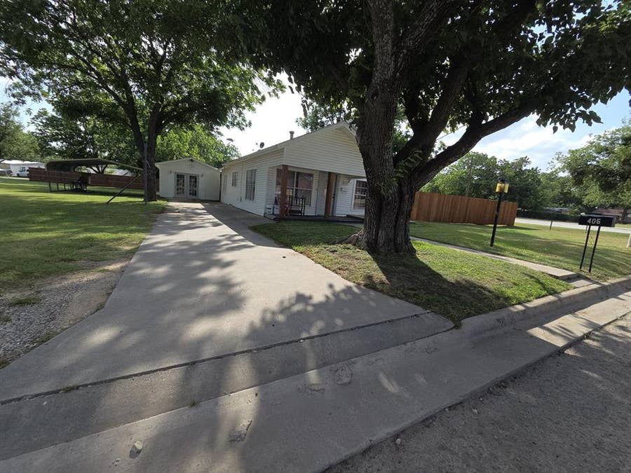 Property photo for 406 Broad Street, Nocona, TX