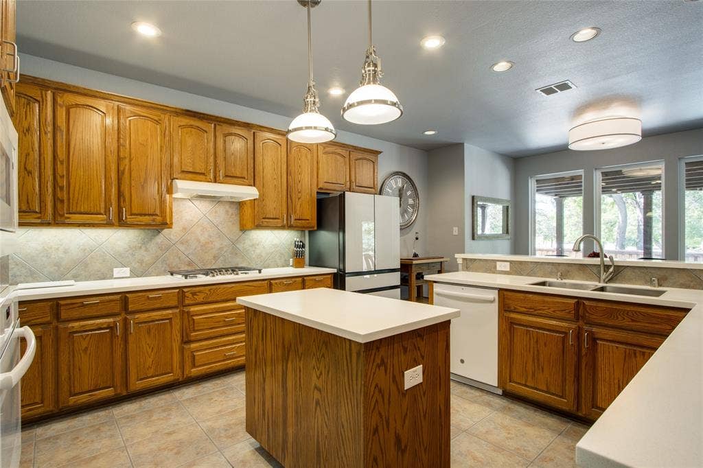 2705 Quail Cove Drive, Highland Village, TX 75077