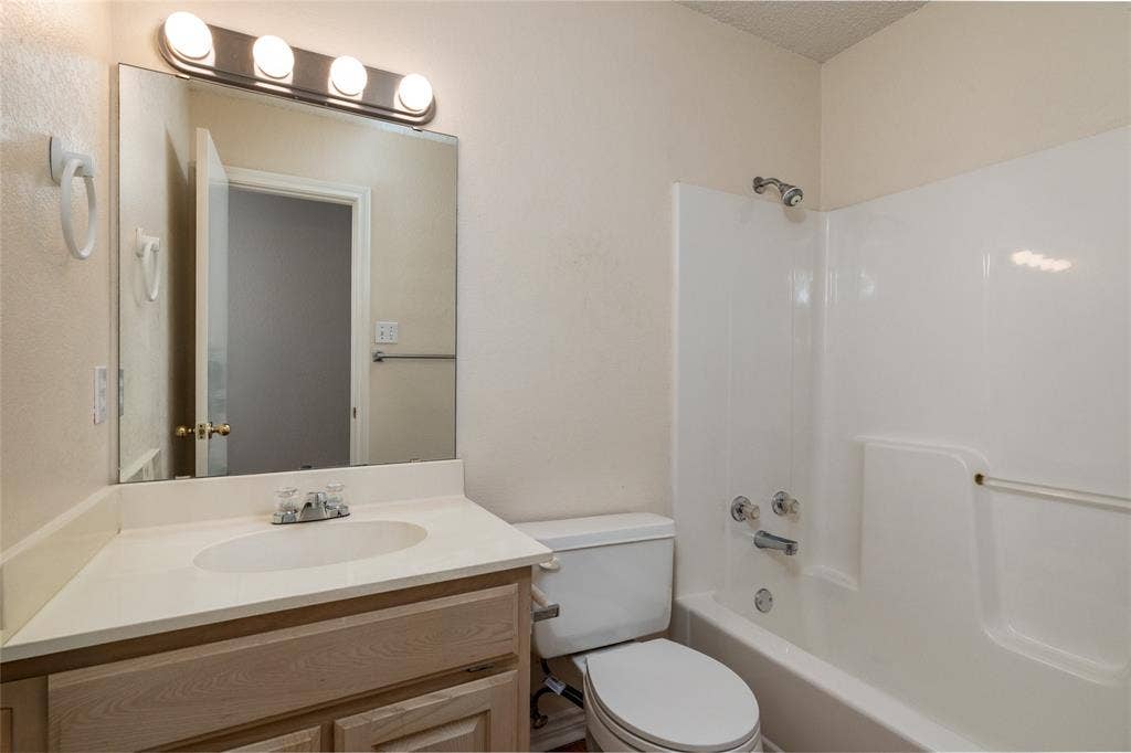 1412 S Elm Street, Weatherford, TX 76086 1412 S Elm Street, Weatherford, TX 76086