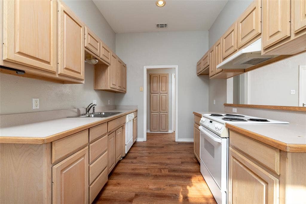 1412 S Elm Street, Weatherford, TX 76086 1412 S Elm Street, Weatherford, TX 76086