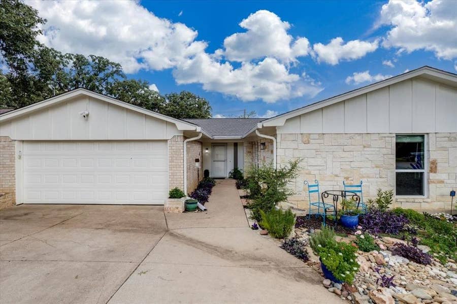 Property photo for 4101 Chipwood Court, Arlington, TX