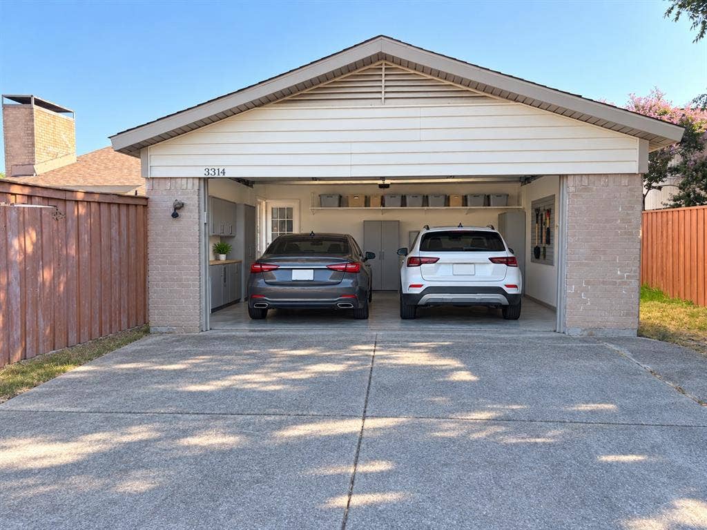 3314 Ivanhoe Lane, Garland, TX 75044 Garage