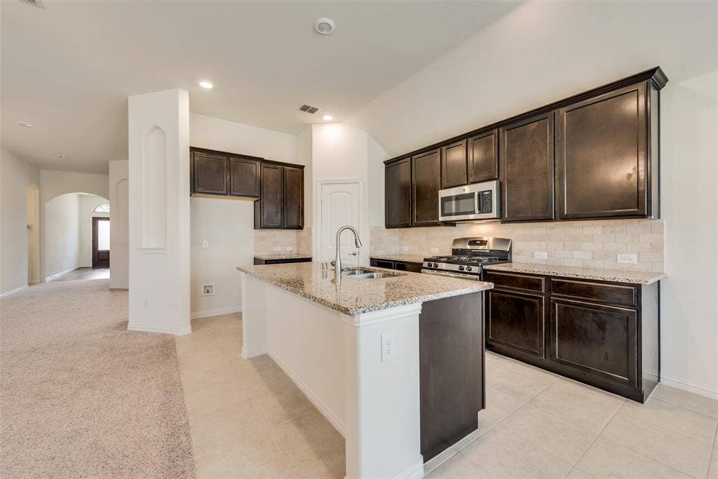 828 Sky Top Drive, Haslet, TX 76052