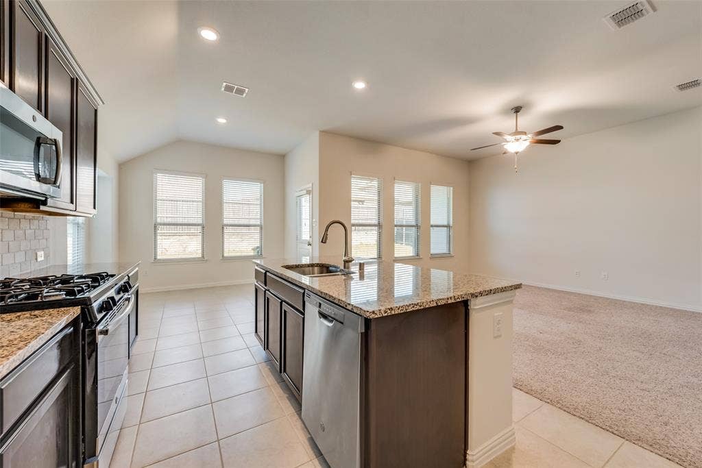 828 Sky Top Drive, Haslet, TX 76052