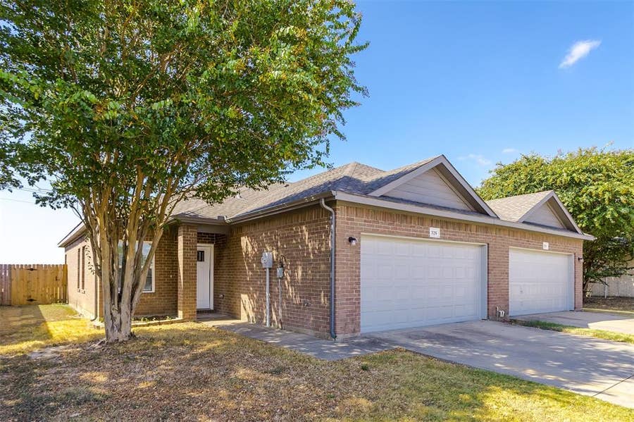 Property photo for 326 Blake Lane, Midlothian, TX