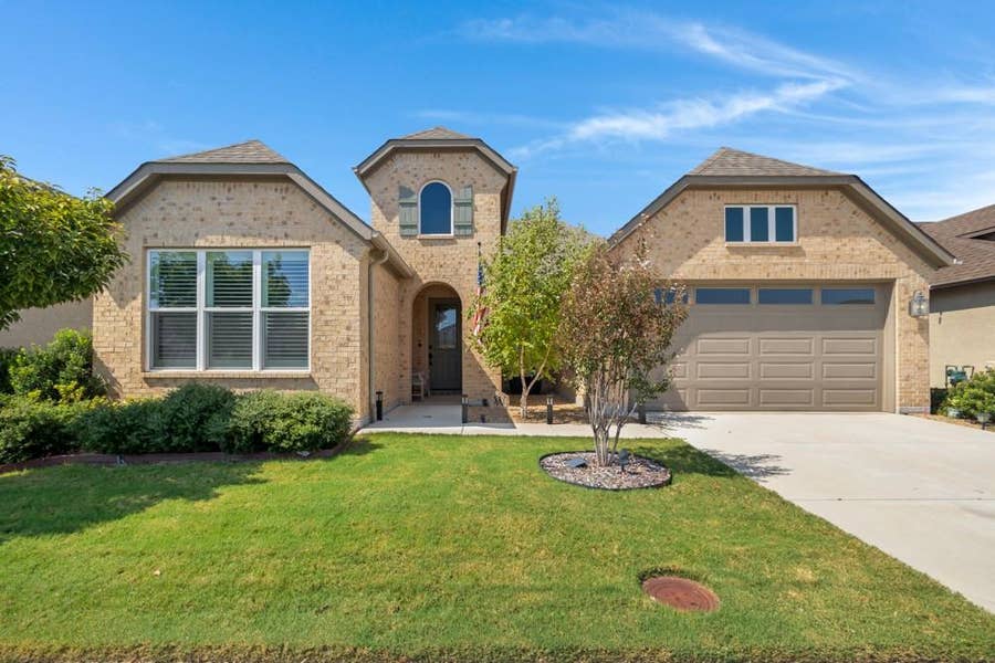 Property photo for 9812 Stonefield Way, Denton, TX