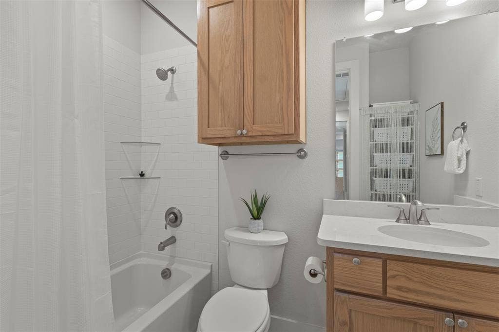 3905 Henley Lane, Garland, TX 75043 3905 Henley Lane, Garland, TX 75043