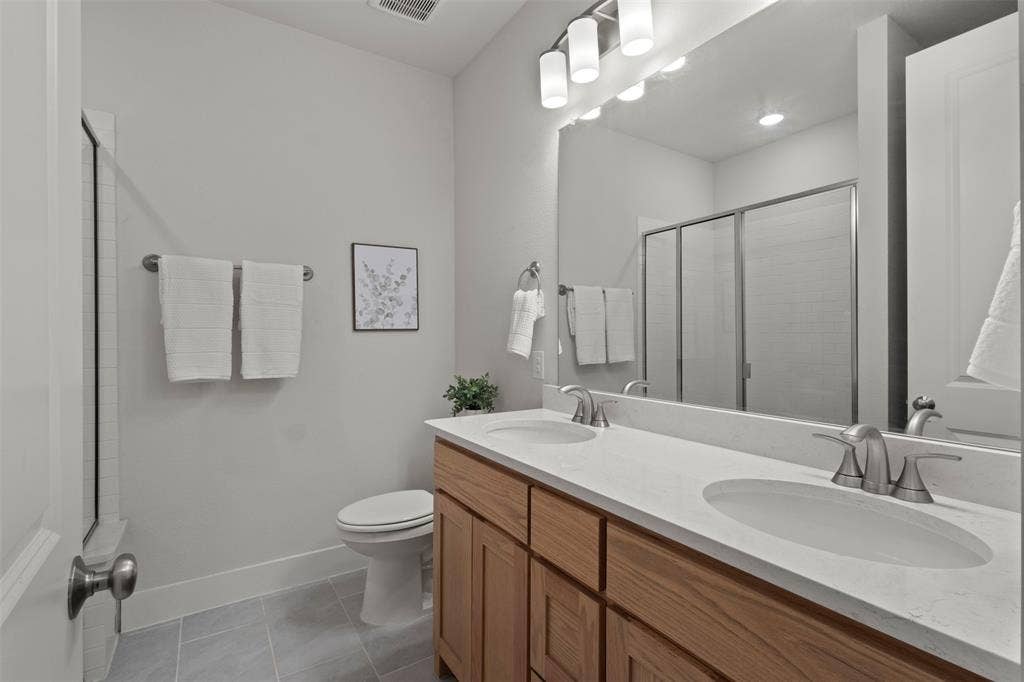 3905 Henley Lane, Garland, TX 75043 3905 Henley Lane, Garland, TX 75043