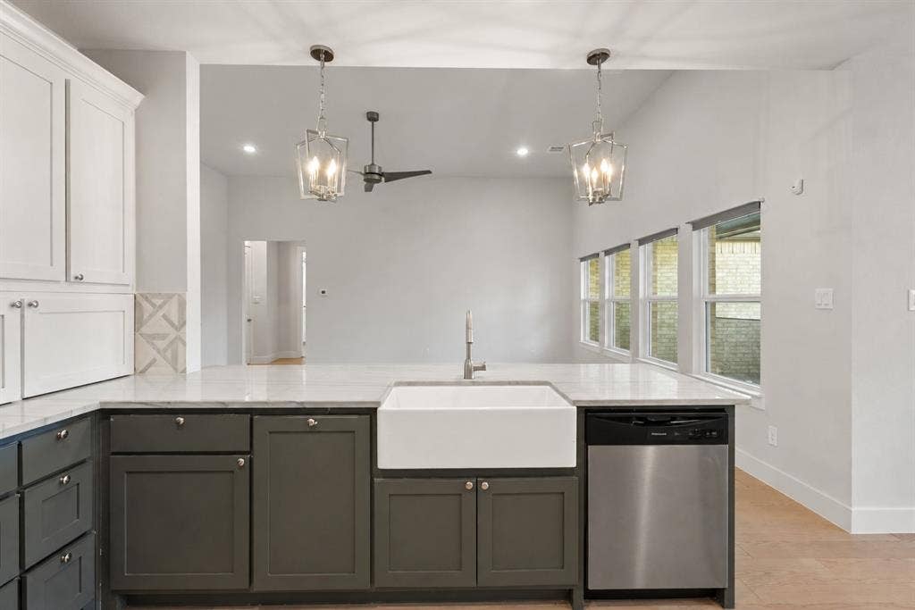 3905 Henley Lane, Garland, TX 75043 3905 Henley Lane, Garland, TX 75043