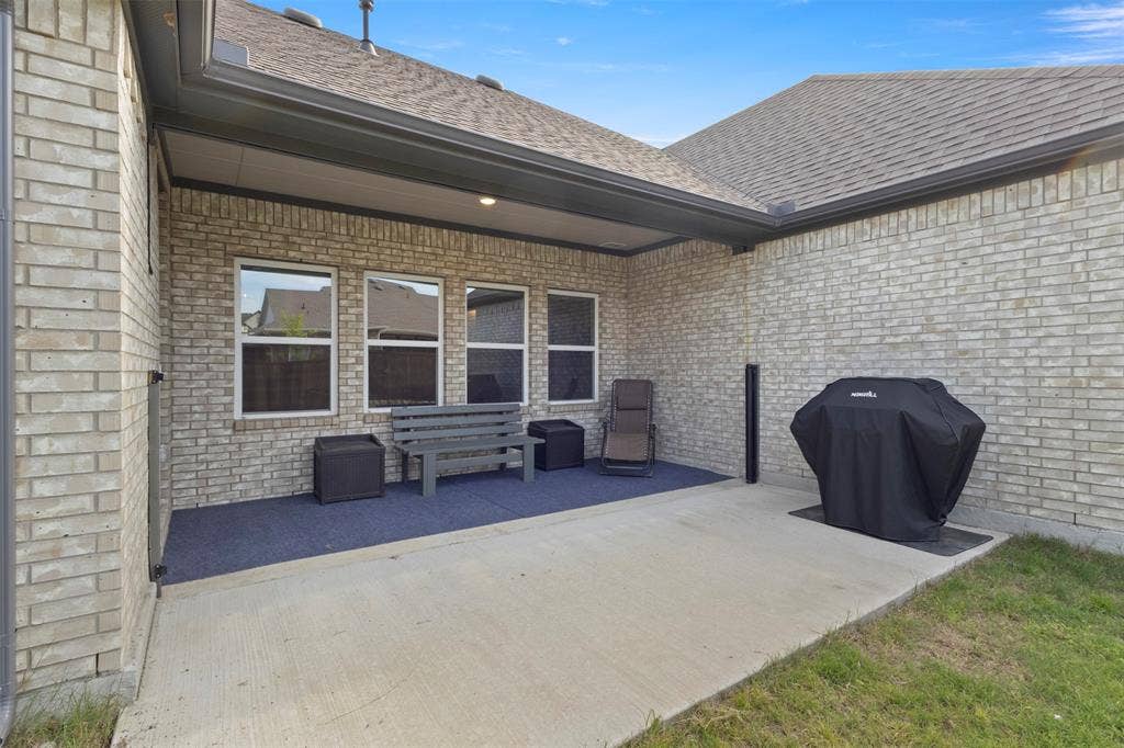 3905 Henley Lane, Garland, TX 75043 Grill will convey and there is a gas stub!