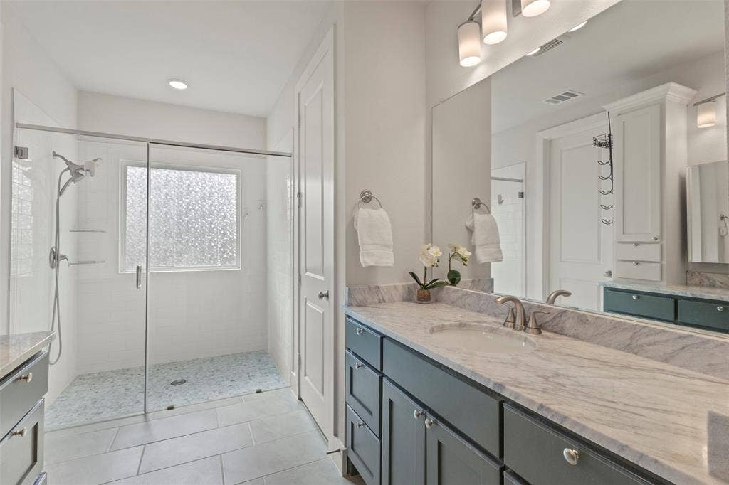 3905 Henley Lane, Garland, TX 75043 3905 Henley Lane, Garland, TX 75043