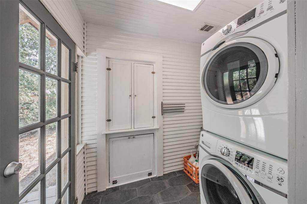 1411 Rosemon Avenue, Carrollton, TX 75006 Utility area. W/D included.