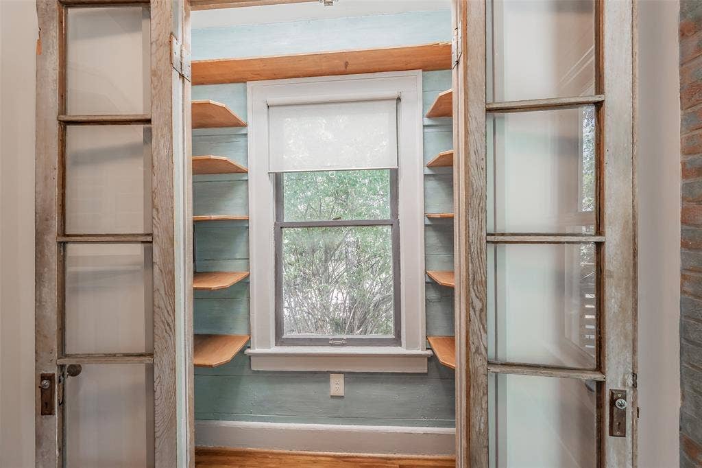 1411 Rosemon Avenue, Carrollton, TX 75006 Pantry