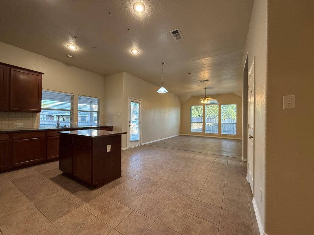 8014 Wilmington Drive, Rowlett, TX 75089 8014 Wilmington Drive, Rowlett, TX 75089