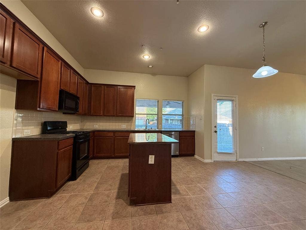 8014 Wilmington Drive, Rowlett, TX 75089 8014 Wilmington Drive, Rowlett, TX 75089