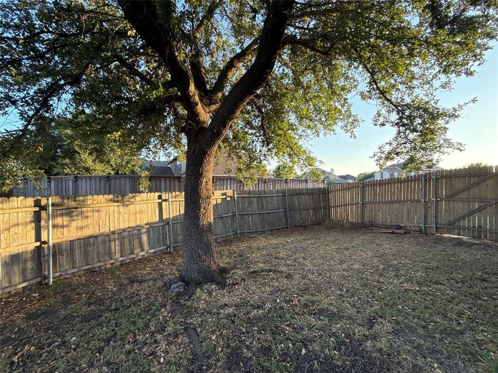 8014 Wilmington Drive, Rowlett, TX 75089 8014 Wilmington Drive, Rowlett, TX 75089