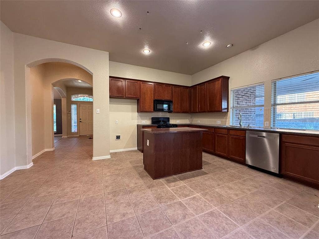 8014 Wilmington Drive, Rowlett, TX 75089 8014 Wilmington Drive, Rowlett, TX 75089