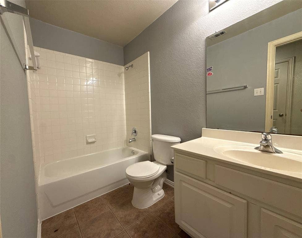8014 Wilmington Drive, Rowlett, TX 75089 8014 Wilmington Drive, Rowlett, TX 75089