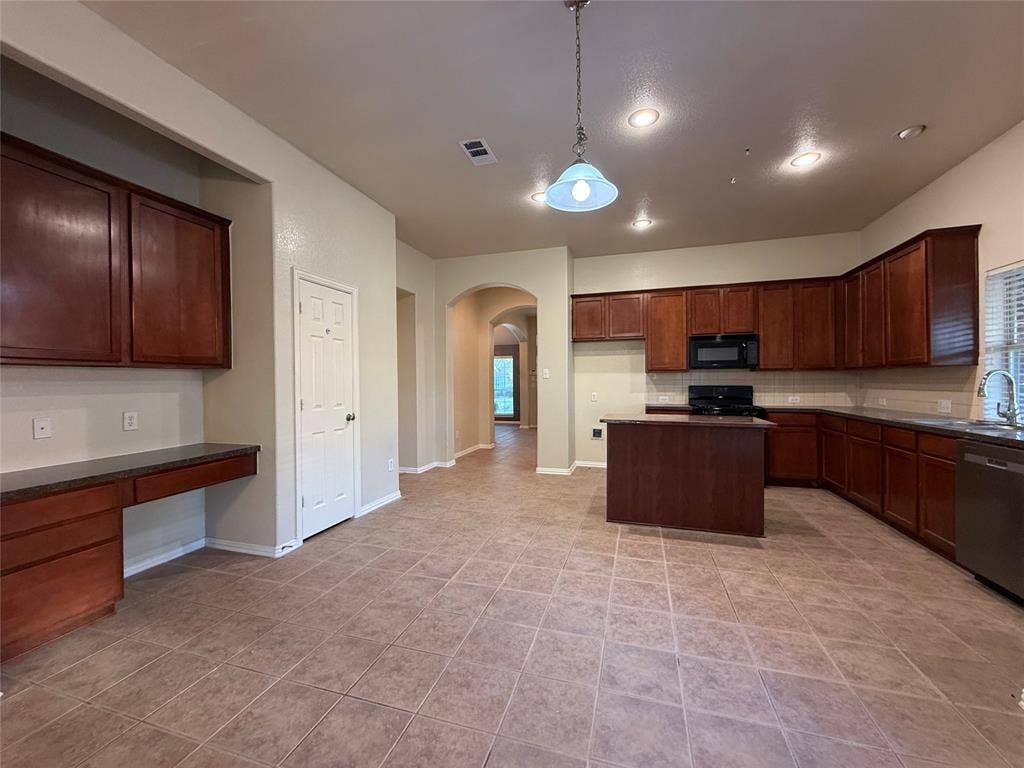 8014 Wilmington Drive, Rowlett, TX 75089 8014 Wilmington Drive, Rowlett, TX 75089