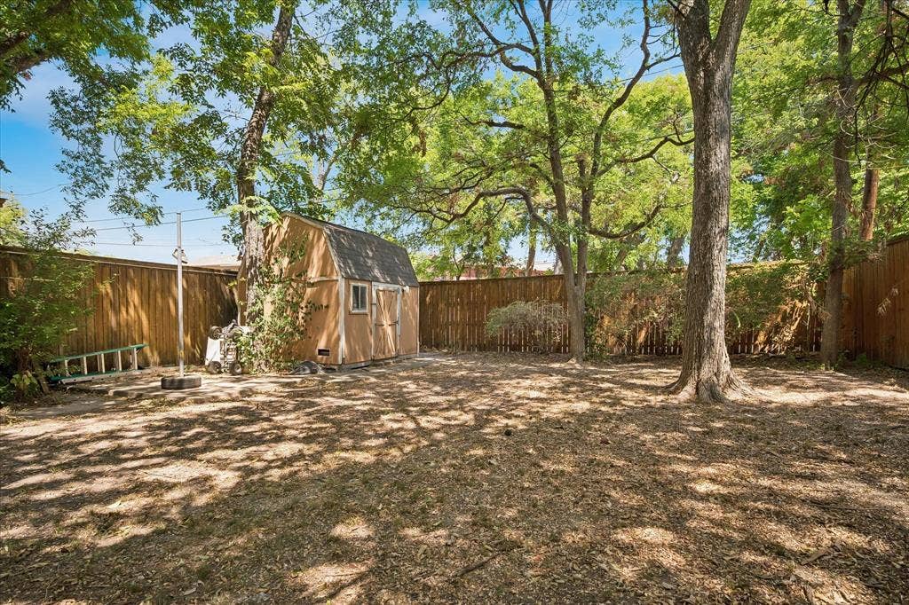 11232 Yorkmont Circle, Dallas, TX 75218