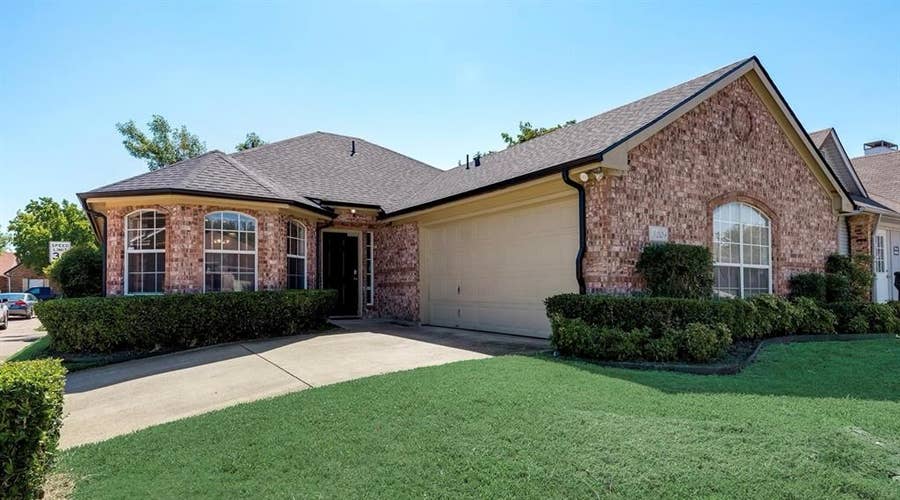 Property photo for 3204 Plumstead Drive, Dallas, TX