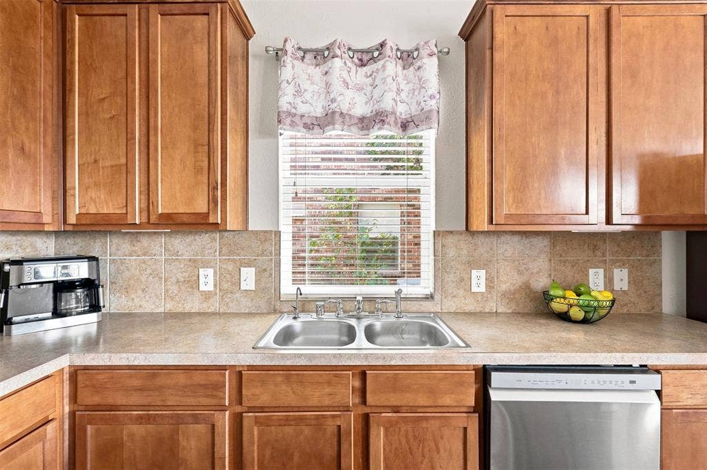 1105 Kimbro Drive, Forney, TX 75126