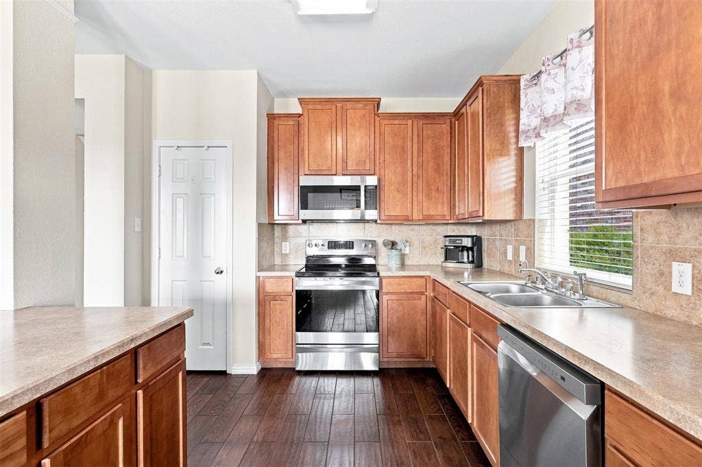 1105 Kimbro Drive, Forney, TX 75126