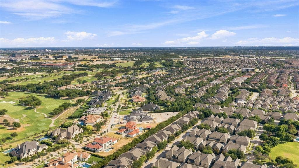 5605 Cojimar Drive, McKinney, TX 75070 Expansive residential development featuring a golf course, numerous homes with private pools, and mature landscaping