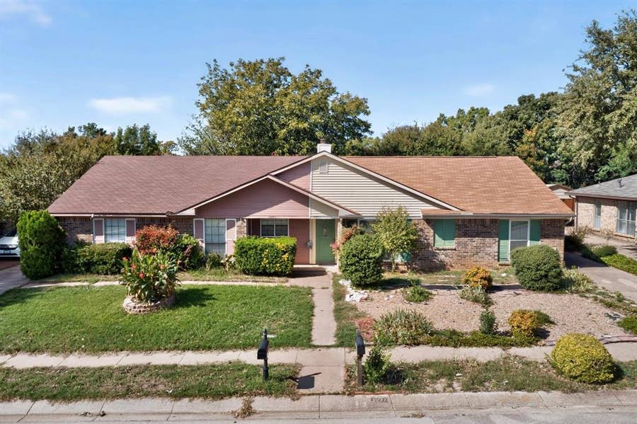 Property photo for 2911 Gray Oak Drive, Euless, TX